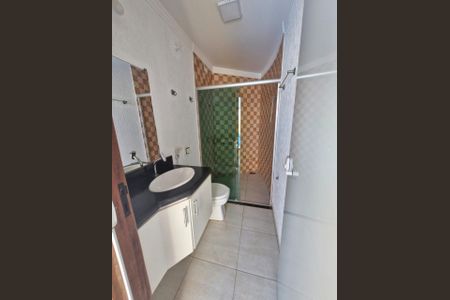 Banheiro de casa para alugar com 4 quartos, 200m² em Alto Umuarama, Uberlândia