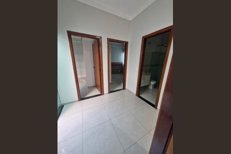 Entrada dormitórios de casa para alugar com 4 quartos, 200m² em Alto Umuarama, Uberlândia
