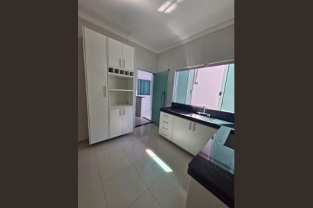 Cozinha de casa para alugar com 4 quartos, 200m² em Alto Umuarama, Uberlândia