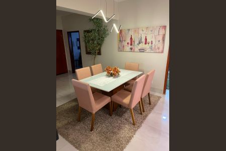 Sala de jantar de apartamento para alugar com 3 quartos, 100m² em Setor Campinas, Goiânia