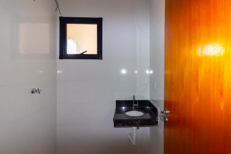 Banheiro de apartamento para alugar com 1 quarto, 25m² em Vila Prudente, São Paulo