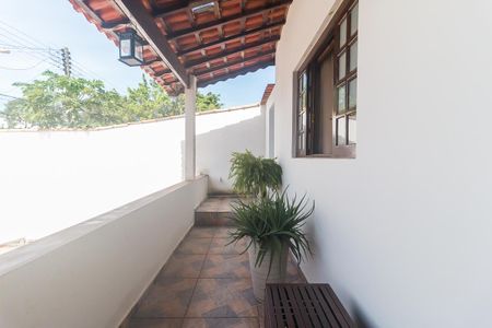 Varanda da Sala de casa para alugar com 2 quartos, 80m² em Conjunto Habitacional Sao Sebastiao, Mogi das Cruzes