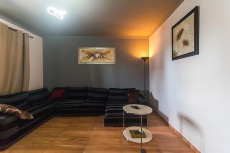 Sala de casa para alugar com 2 quartos, 80m² em Conjunto Habitacional Sao Sebastiao, Mogi das Cruzes