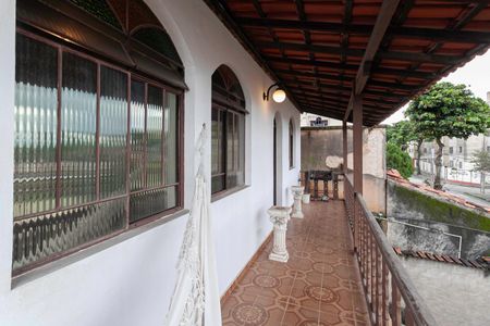 Varanda da sala de casa para alugar com 3 quartos, 220m² em Planalto, Belo Horizonte