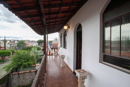 Varanda da sala de casa para alugar com 3 quartos, 220m² em Planalto, Belo Horizonte