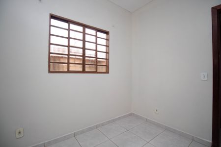 Quarto 1 de apartamento para alugar com 2 quartos, 45m² em Samambaia Sul (samambaia), Brasília