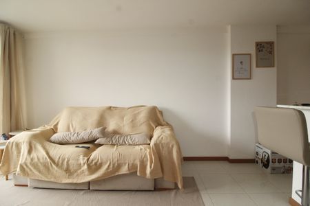 Sala de apartamento para alugar com 1 quarto, 40m² em Stiep, Salvador