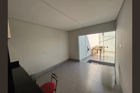 Sala de casa para alugar com 3 quartos, 100m² em São Jorge, Uberlândia