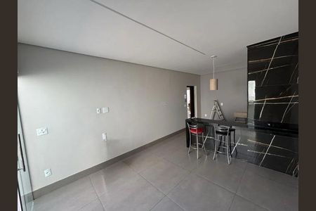 Cozinha de casa para alugar com 3 quartos, 100m² em São Jorge, Uberlândia