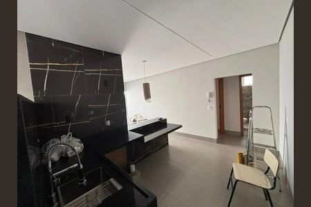 Cozinha de casa para alugar com 3 quartos, 100m² em São Jorge, Uberlândia