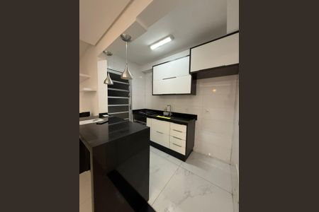 Cozinha de apartamento à venda com 1 quarto, 57m² em Jardim Calux, São Bernardo do Campo