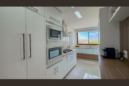 Cozinha de apartamento para alugar com 3 quartos, 133m² em Jardim Itu, Porto Alegre