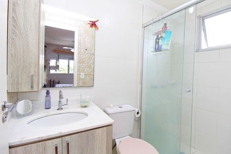 Banheiro de apartamento para alugar com 2 quartos, 51m² em Glória, Porto Alegre