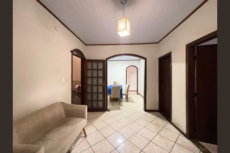 Casa para alugar com 3 quartos, 160m² em Flávio Marques Lisboa, Belo Horizonte