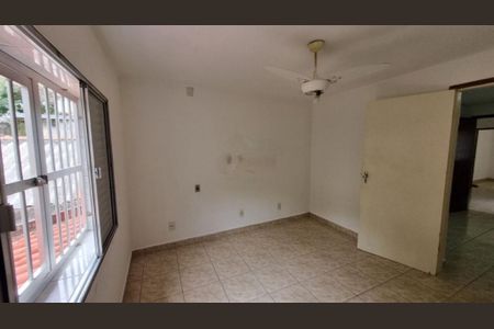 Casa à venda com 3 quartos, 100m² em Vila Industrial, São Paulo