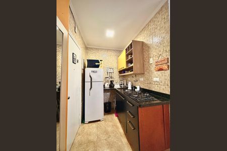 Cozinha de kitnet/studio para alugar com 1 quarto, 18m² em Gonzaguinha, São Vicente