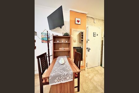 Cozinha de kitnet/studio para alugar com 1 quarto, 18m² em Gonzaguinha, São Vicente