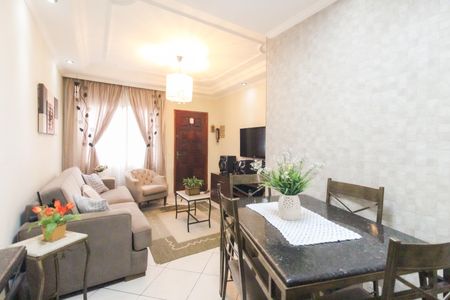 Sala de casa de condomínio à venda com 2 quartos, 125m² em Vila Carmosina, São Paulo