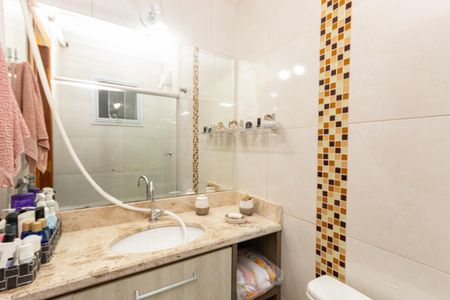 Banheiro da Suíte 1 de casa de condomínio à venda com 2 quartos, 70m² em Vila Leonor, São Paulo