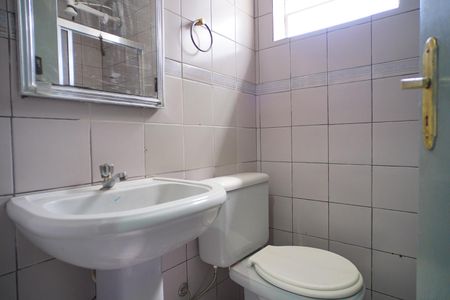 Banheiro de apartamento à venda com 2 quartos, 56m² em Jardim Europa, Porto Alegre