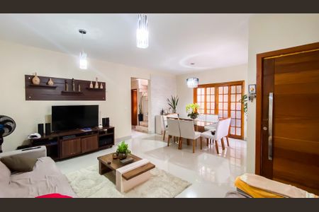 Sala de casa à venda com 3 quartos, 250m² em Vila Rica, São Paulo