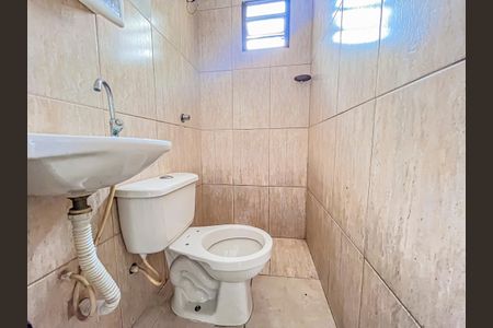 Banheiro de kitnet/studio para alugar com 1 quarto, 230m² em União, Belo Horizonte