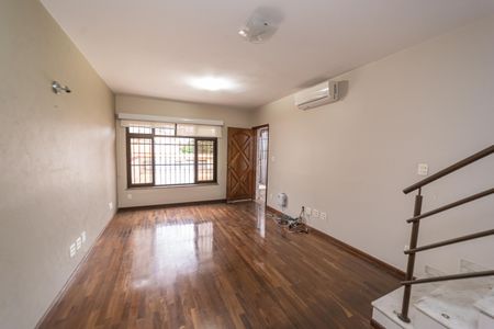 Sala de casa à venda com 2 quartos, 136m² em Vila Feliz, São Paulo