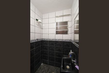 Banheiro de casa para alugar com 2 quartos, 60m² em Vila Santa Clara, São Paulo