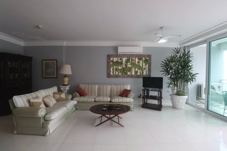 Sala de apartamento para alugar com 3 quartos, 220m² em Morro do Maluf, Guarujá