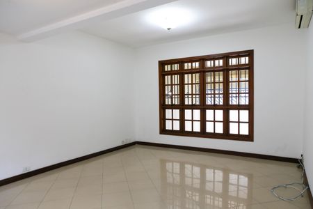 Sala de casa para alugar com 4 quartos, 140m² em Jardim Trussardi, São Paulo