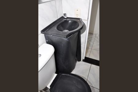 Detalhe - Banheiro Social de casa para alugar com 1 quarto, 30m² em Jardim Peri, São Paulo