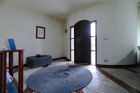 Entrada de casa para alugar com 5 quartos, 500m² em Vila Oliveira, Mogi das Cruzes