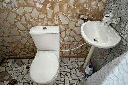 Banheiro de casa para alugar com 1 quarto, 15m² em Estuário, Santos