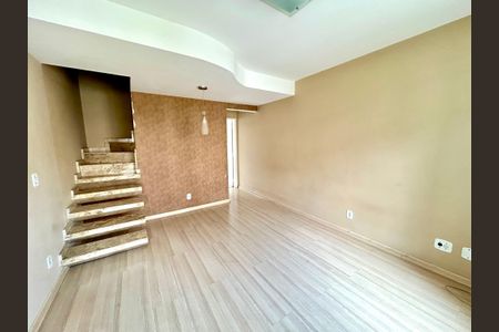 Sala de casa de condomínio para alugar com 2 quartos, 70m² em Jardim Celia, Guarulhos