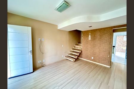 Sala de casa de condomínio para alugar com 2 quartos, 70m² em Jardim Celia, Guarulhos