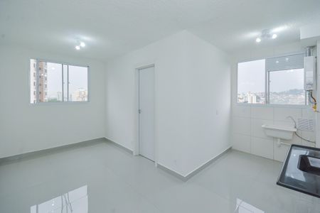Sala de apartamento para alugar com 2 quartos, 34m² em Usina Piratininga, São Paulo