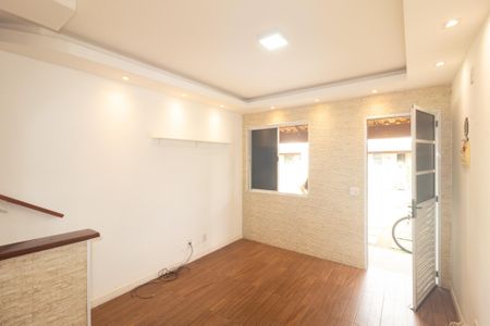 Sala de casa de condomínio para alugar com 2 quartos, 60m² em Campo Grande, Rio de Janeiro