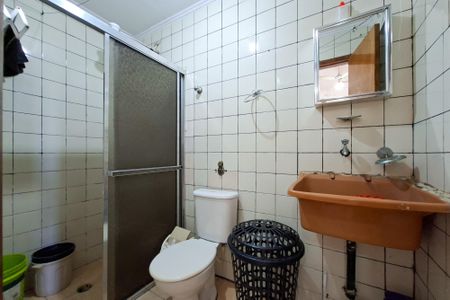 Banheiro de kitnet/studio para alugar com 0 quarto, 38m² em Nova Mirim, Praia Grande