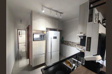 Cozinha de apartamento para alugar com 2 quartos, 40m² em Vila Canero, São Paulo