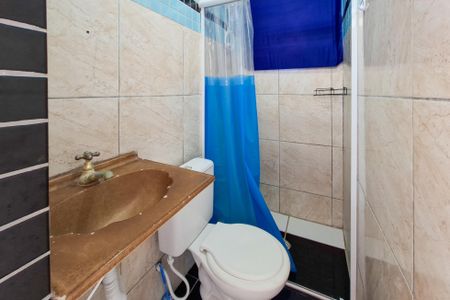 Banheiro de casa para alugar com 2 quartos, 45m² em Sítio do Campo, Praia Grande