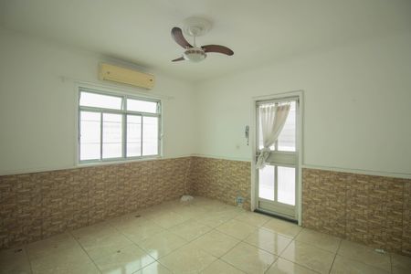 Sala de casa para alugar com 2 quartos, 200m² em Centro, São Gonçalo