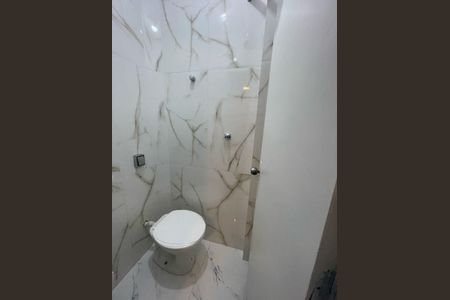 Banheiro de apartamento para alugar com 2 quartos, 55m² em Centro, São Vicente