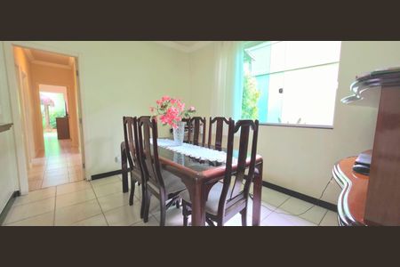 Casa à venda com 4 quartos, 250m² em Lundcéia, Lagoa Santa