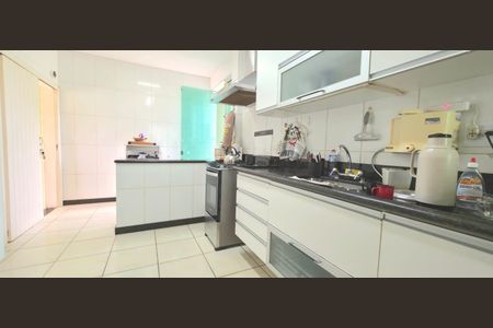 Casa à venda com 4 quartos, 250m² em Lundcéia, Lagoa Santa