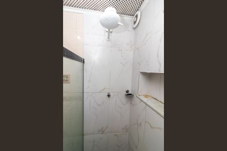 Banheiro de casa de condomínio para alugar com 2 quartos, 70m² em Bangu, Rio de Janeiro