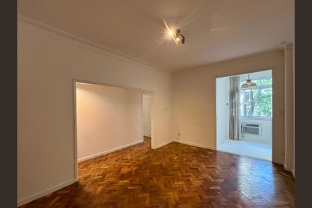 Sala de apartamento para alugar com 3 quartos, 110m² em Leme, Rio de Janeiro