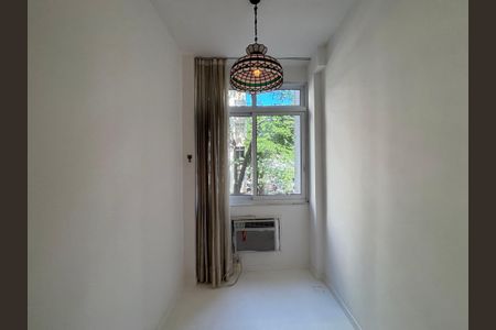 Sala de apartamento para alugar com 3 quartos, 110m² em Leme, Rio de Janeiro