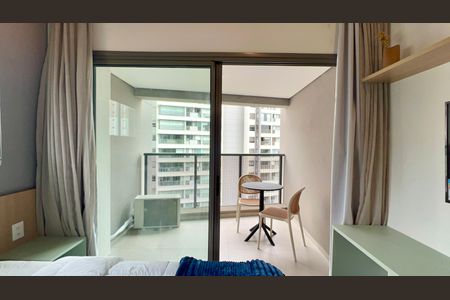 Varanda de kitnet/studio para alugar com 1 quarto, 25m² em Pompeia, São Paulo