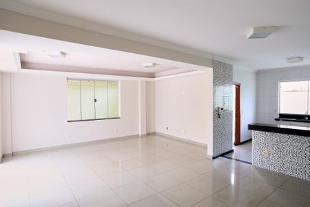 Sala de casa para alugar com 4 quartos, 140m² em Concórdia, Belo Horizonte