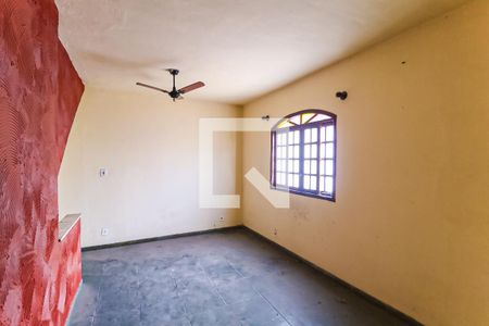 Sala de casa à venda com 6 quartos, 200m² em Pilares, Rio de Janeiro